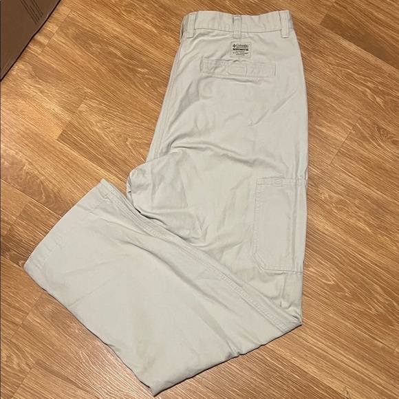 Columbia Men's Beige Cargo Pants 38x32 excellent condition - Picture 1 of 5